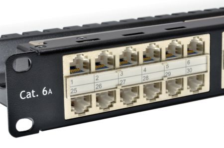STP-Durchführungsfeld - Abgeschirmtes ISO 11801 Class EA 48-Port-1U-Durchführungspanel mit integriertem Kabelmanagement